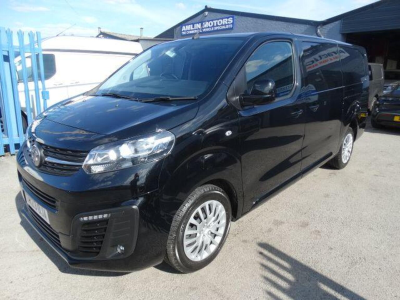 2023 Vauxhall Vivaro 2.0 Turbo D 3100 Pro L2 H1 Euro 6 6dr in Black — image 1