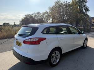 2014 Ford Focus 1.6 Titanium Navigator in White — image 4