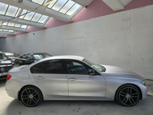 2013 BMW 3 Series 2.0 320d Se Saloon in Silver — image 4