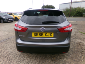 2016 Nissan Qashqai 1.2 Dig-T N-Connecta in Grey — image 6