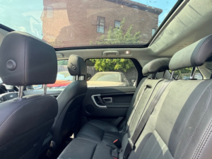 2017 Land Rover Discovery Sport Td4 Hse in Grey — image 3