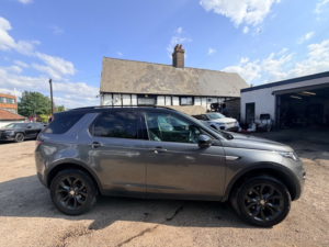 2017 Land Rover Discovery Sport Td4 Hse in Grey — image 5