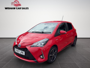 2017 Toyota Yaris 1.5 Vvt-H Design in Red — image 2