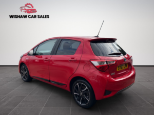 2017 Toyota Yaris 1.5 Vvt-H Design in Red — image 5