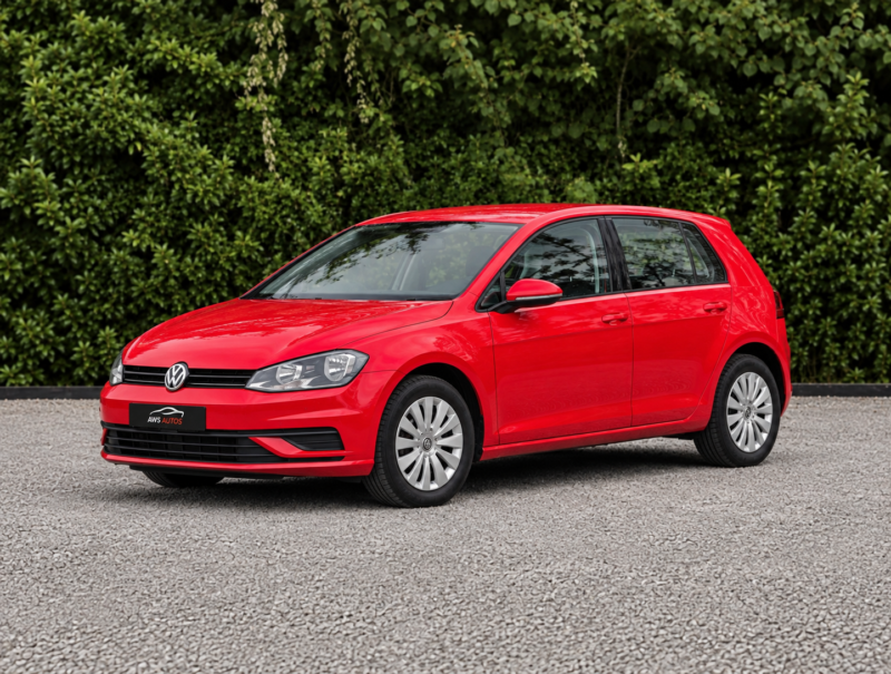 2017 Volkswagen Golf 1.4 Tsi S in Red — image 1