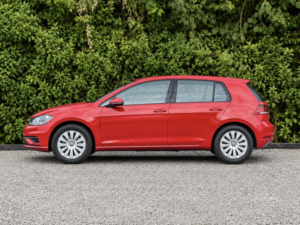 2017 Volkswagen Golf 1.4 Tsi S in Red — image 2