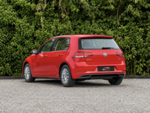 2017 Volkswagen Golf 1.4 Tsi S in Red — image 3