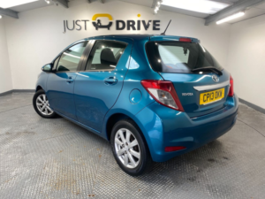 2013 Toyota Yaris 1.33 Dual Vvt-I Tr Hatchback 5dr Petrol Multidrive S Euro 5 (101 Ps) in Blue — image 3