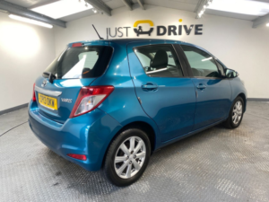 2013 Toyota Yaris 1.33 Dual Vvt-I Tr Hatchback 5dr Petrol Multidrive S Euro 5 (101 Ps) in Blue — image 5
