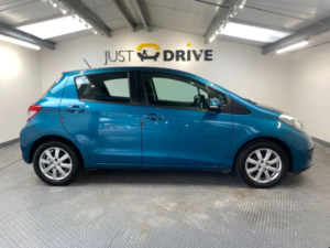 2013 Toyota Yaris 1.33 Dual Vvt-I Tr Hatchback 5dr Petrol Multidrive S Euro 5 (101 Ps) in Blue — image 6