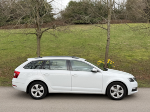 2019 Skoda Octavia 1.6 Tdi Se Technology in White — image 2