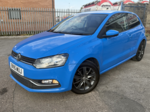 2015 Volkswagen Polo 1.2 Tsi Bluemotion Tech Se in Blue — image 2