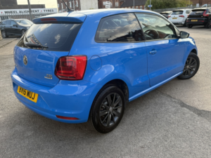 2015 Volkswagen Polo 1.2 Tsi Bluemotion Tech Se in Blue — image 3