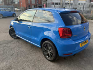2015 Volkswagen Polo 1.2 Tsi Bluemotion Tech Se in Blue — image 4