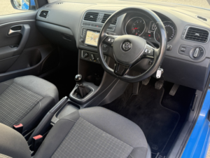 2015 Volkswagen Polo 1.2 Tsi Bluemotion Tech Se in Blue — image 6