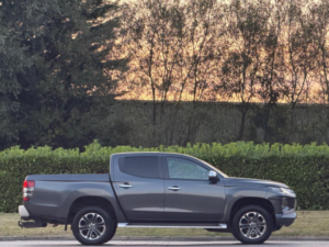 2019 Mitsubishi L200 2.2 Di-D Dc Barbarian Auto 4WD Euro 6 (s/s) 4dr in Grey — image 2