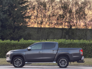 2019 Mitsubishi L200 2.2 Di-D Dc Barbarian Auto 4WD Euro 6 (s/s) 4dr in Grey — image 4