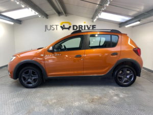 2017 Dacia Sandero Stepway 1.5 Dci Se Summit Hatchback 5dr Diesel Manual Euro 6 (s/s) (90 Ps) in Orange — image 2