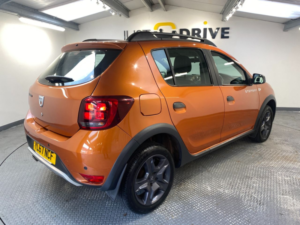 2017 Dacia Sandero Stepway 1.5 Dci Se Summit Hatchback 5dr Diesel Manual Euro 6 (s/s) (90 Ps) in Orange — image 5