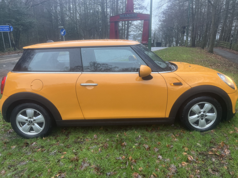 2015 MINI Hatch 1.2 One 3-Door Hatch in Orange — image 1