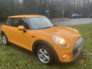 2015 MINI Hatch 1.2 One 3-Door Hatch in Orange — image 2