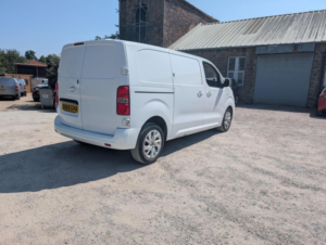 2019 Citroen Dispatch 2.0 Bluehdi 1400 Driver M Fwd 2 Euro 6 (s/s) 6dr in White — image 3
