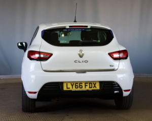 2016 Renault Clio 0.9 Dynamique Nav Tce 90 in White — image 5