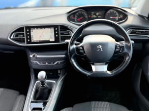 2016 Peugeot 308 1.2 Puretech Allure Euro 6 (s/s) 5dr in Blue — image 2