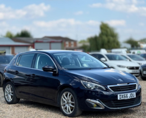 2016 Peugeot 308 1.2 Puretech Allure Euro 6 (s/s) 5dr in Blue — image 6
