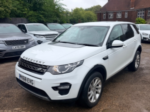 2018 Land Rover Discovery Sport Td4 Se Tech in White — image 4