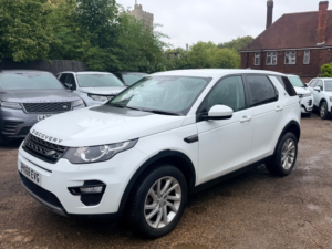 2018 Land Rover Discovery Sport Td4 Se Tech in White — image 5