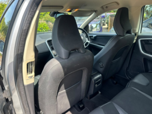 2011 Volvo Xc60 2.4 D5 Se in Silver — image 6