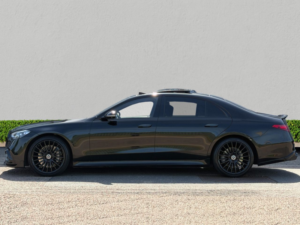 2022 Mercedes-Benz S-Class 3.0 S500lh Mhev Amg Line (premium Plus) Saloon 4dr Petrol Hybrid G-Tronic+ 4matic Euro 6 (s/s) (435 Ps) in Grey — image 4