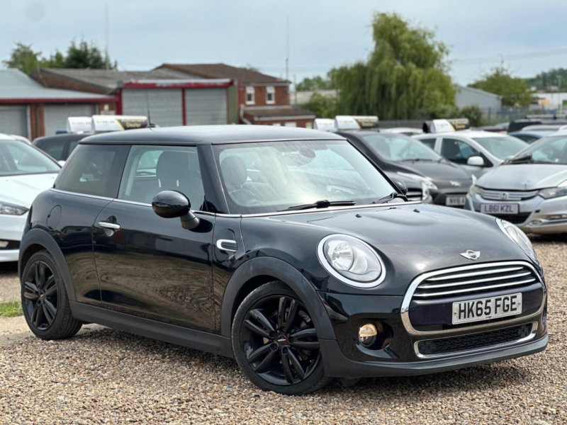 2015 MINI Hatch 1.5 Cooper Auto Euro 6 (s/s) 3dr in Black — image 1