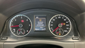 2015 Volkswagen Tiguan 2.0 Tdi Bluemotion Tech Match DSG 4WD Euro 5 (s/s) 5dr in Silver — image 4