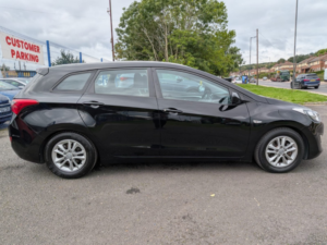 2013 Hyundai I30 1.6 Crdi Blue Drive Active in Black — image 6