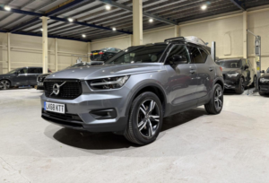 2018 Volvo Xc40 2.0 D3 R-Design Auto AWD Euro 6 (s/s) 5dr in Grey — image 4