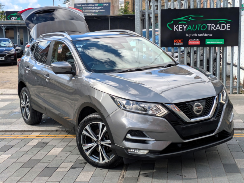 2018 Nissan Qashqai 1.2 Dig-T N-Connecta in Grey — image 1