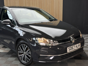 2017 Volkswagen Golf 1.6 Tdi Bluemotion Tech Se Nav in Grey — image 3