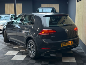 2017 Volkswagen Golf 1.6 Tdi Bluemotion Tech Se Nav in Grey — image 4