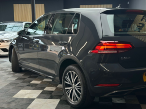 2017 Volkswagen Golf 1.6 Tdi Bluemotion Tech Se Nav in Grey — image 5