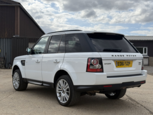 2011 Land Rover Range Rover Sport 3.0 Sd V6 Hse in White — image 6