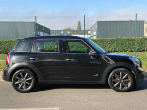 2011 MINI Countryman 1.6 Cooper S All4 Euro 5 (s/s) 5dr in Black — image 5