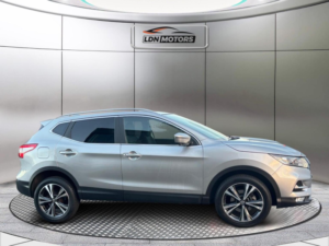 2017 Nissan Qashqai 1.2 Dig-T N-Connecta Euro 6 (s/s) 5dr in Silver — image 5
