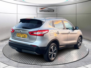 2017 Nissan Qashqai 1.2 Dig-T N-Connecta Euro 6 (s/s) 5dr in Silver — image 6