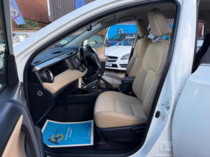 2014 Toyota Rav4 2.0 D-4d Invincible 4WD Euro 5 (s/s) 5dr in White — image 4