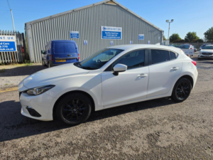 2015 Mazda Mazda3 2.0 Skyactiv-G Se-L Nav Euro 6 (s/s) 5dr in White — image 3