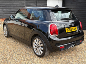 2016 MINI Hatch 2.0 Cooper Sd Euro 6 (s/s) 3dr in Black — image 4