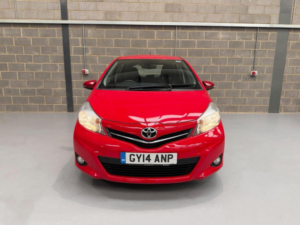 2014 Toyota Yaris 1.33 Dual Vvt-I Icon Plus Euro 5 5dr in Red — image 3