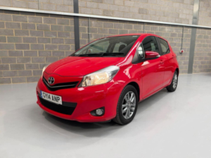 2014 Toyota Yaris 1.33 Dual Vvt-I Icon Plus Euro 5 5dr in Red — image 4